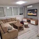 Tonci Apartment